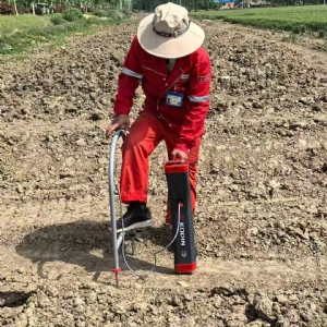 埋地管道防腐層探測(cè)儀使用現(xiàn)場(chǎng)